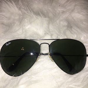 Men’s Rayban Avaitor sunglasses